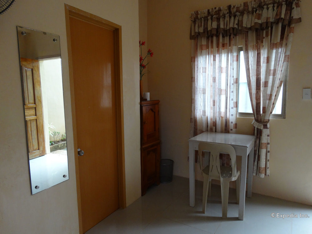 Las Residencias Bed And Breakfast Puerto Princesa Exterior photo